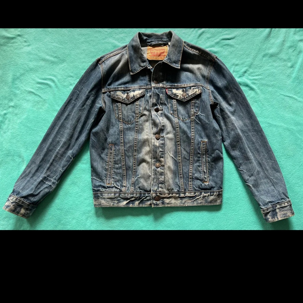 Levi’s Blue Denim Trucker Acid Wash Jacket Button Up Distressed Sz Medium